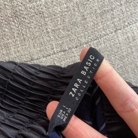 🛑SOLD ZARA Navy Stripe High Waisted Silky Bermuda Shorts - Picture 8 of 8